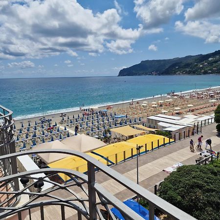 Hotel Miramare Spotorno Exterior foto