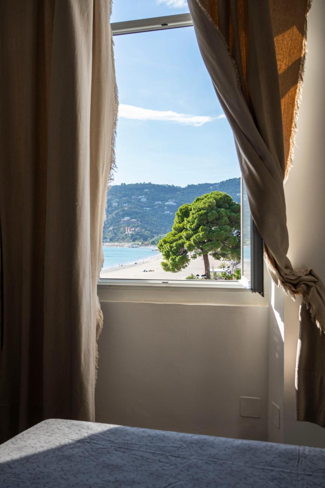 Hotel Miramare Spotorno Habitación foto