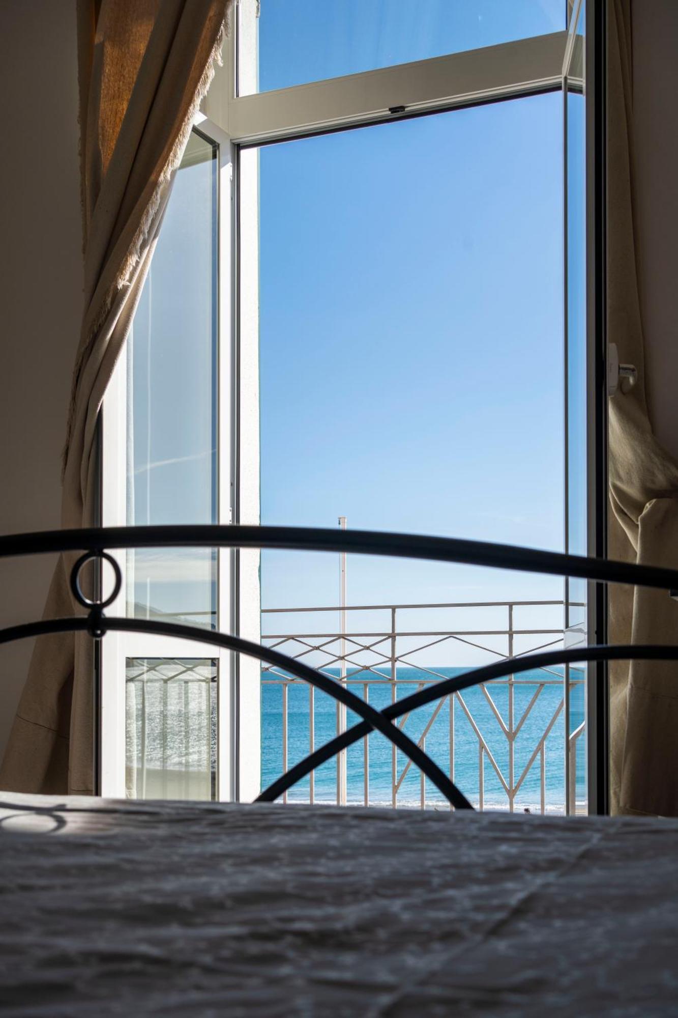 Hotel Miramare Spotorno Habitación foto